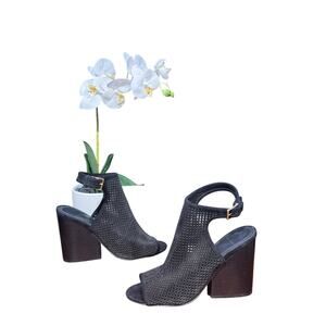 Tory Burch Women’s Perforated Suede Sandals Shoes size 8.5